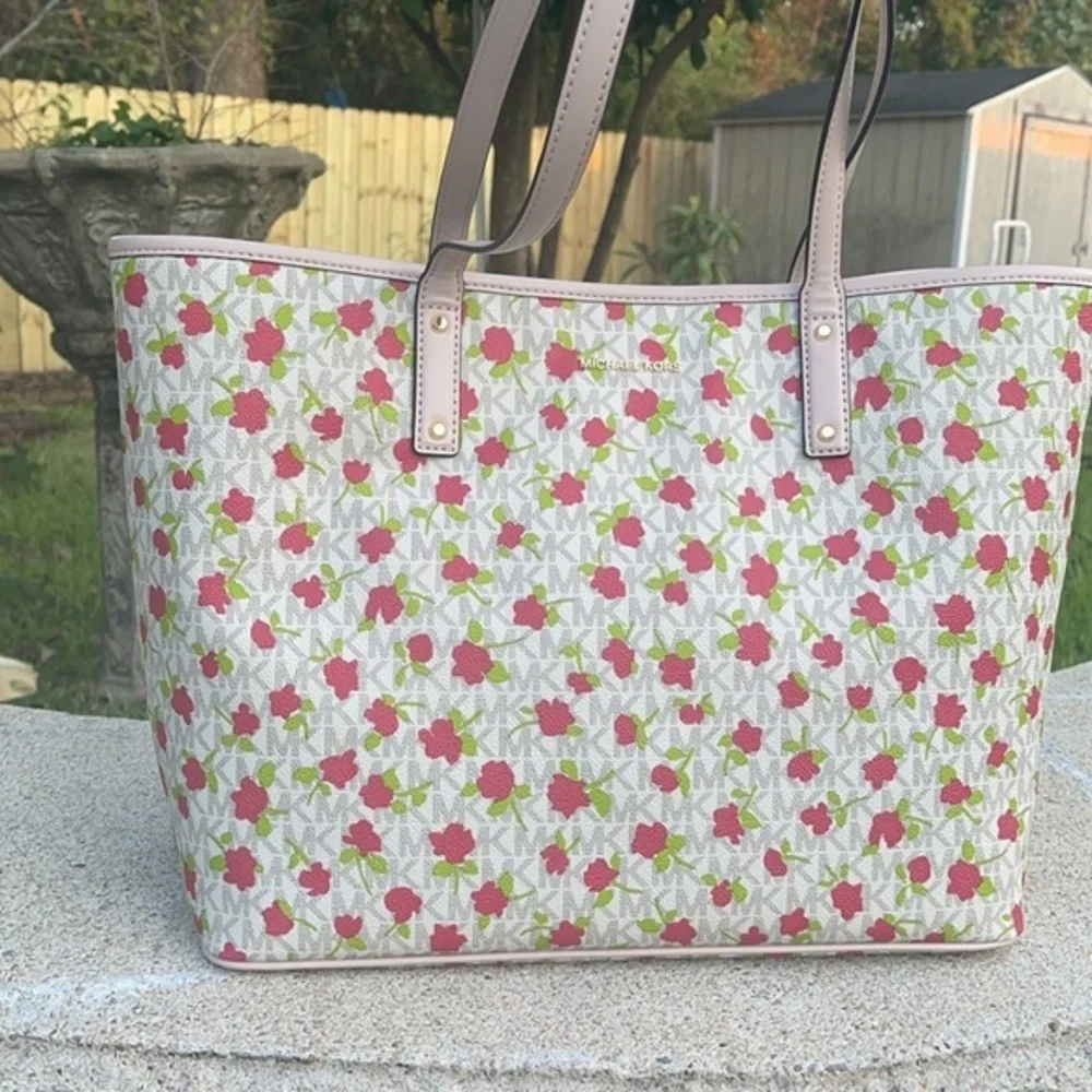Micheal kors tote